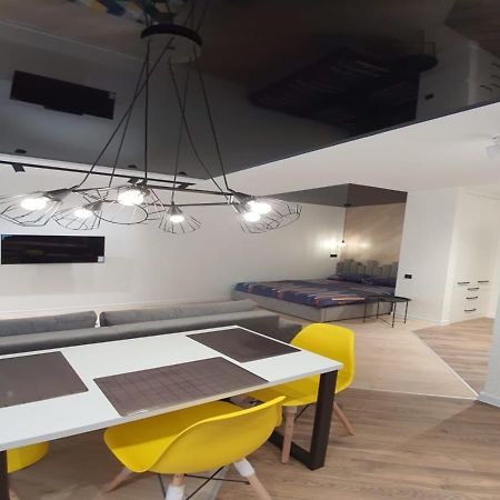 New Lux Apartment 2020 Kharkiv Bagian luar foto