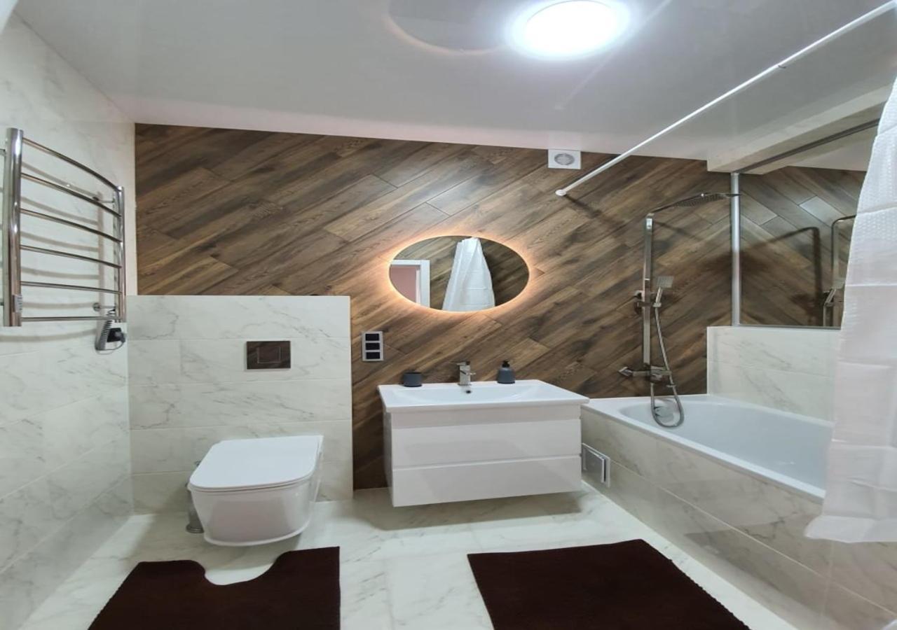New Lux Apartment 2020 Kharkiv Bagian luar foto