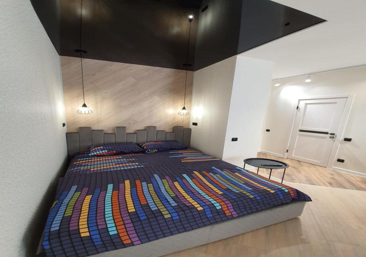 New Lux Apartment 2020 Kharkiv Bagian luar foto