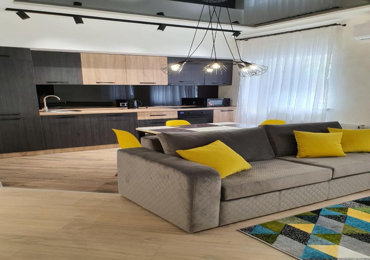 New Lux Apartment 2020 Kharkiv Bagian luar foto