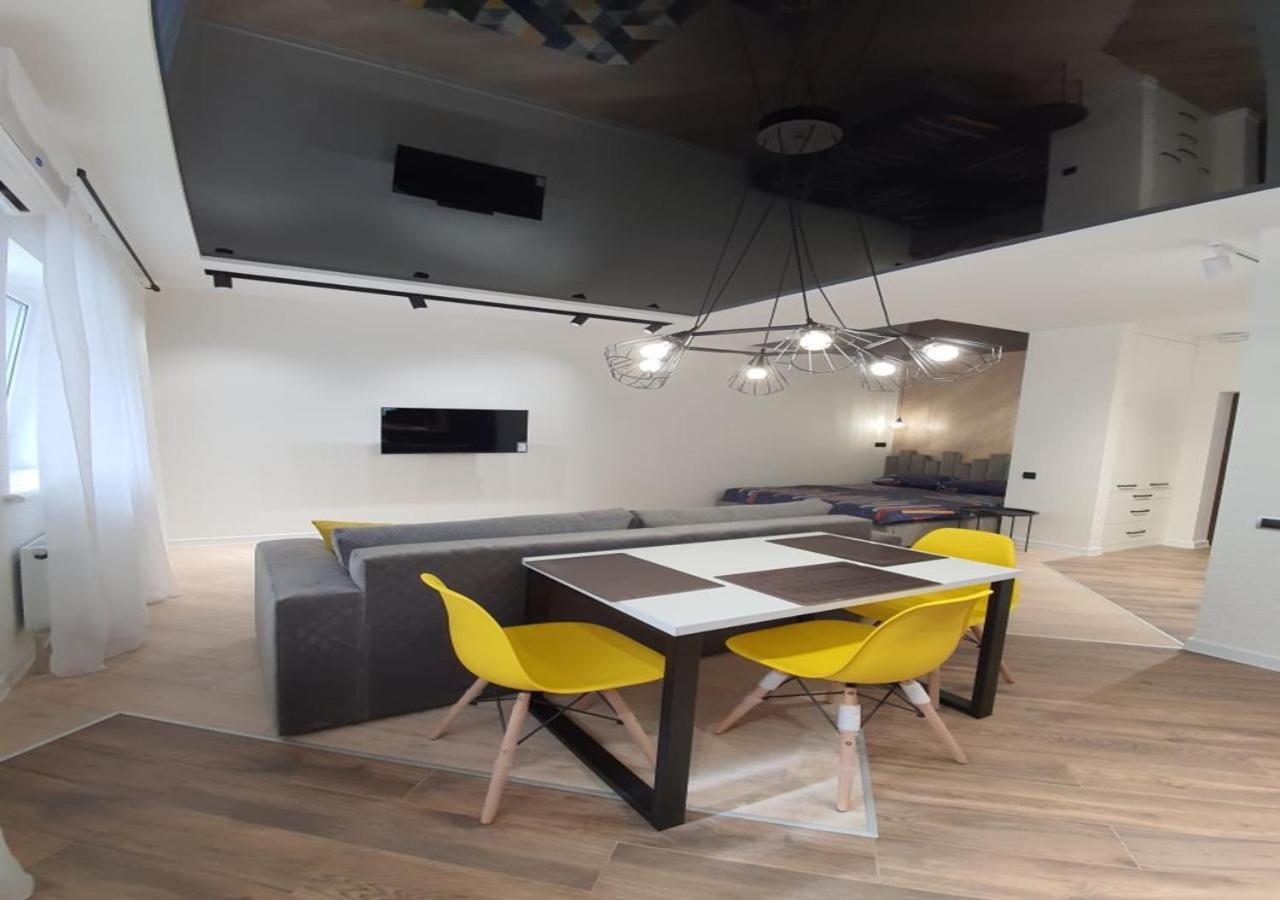 New Lux Apartment 2020 Kharkiv Bagian luar foto