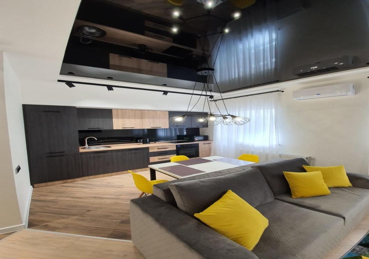 New Lux Apartment 2020 Kharkiv Bagian luar foto