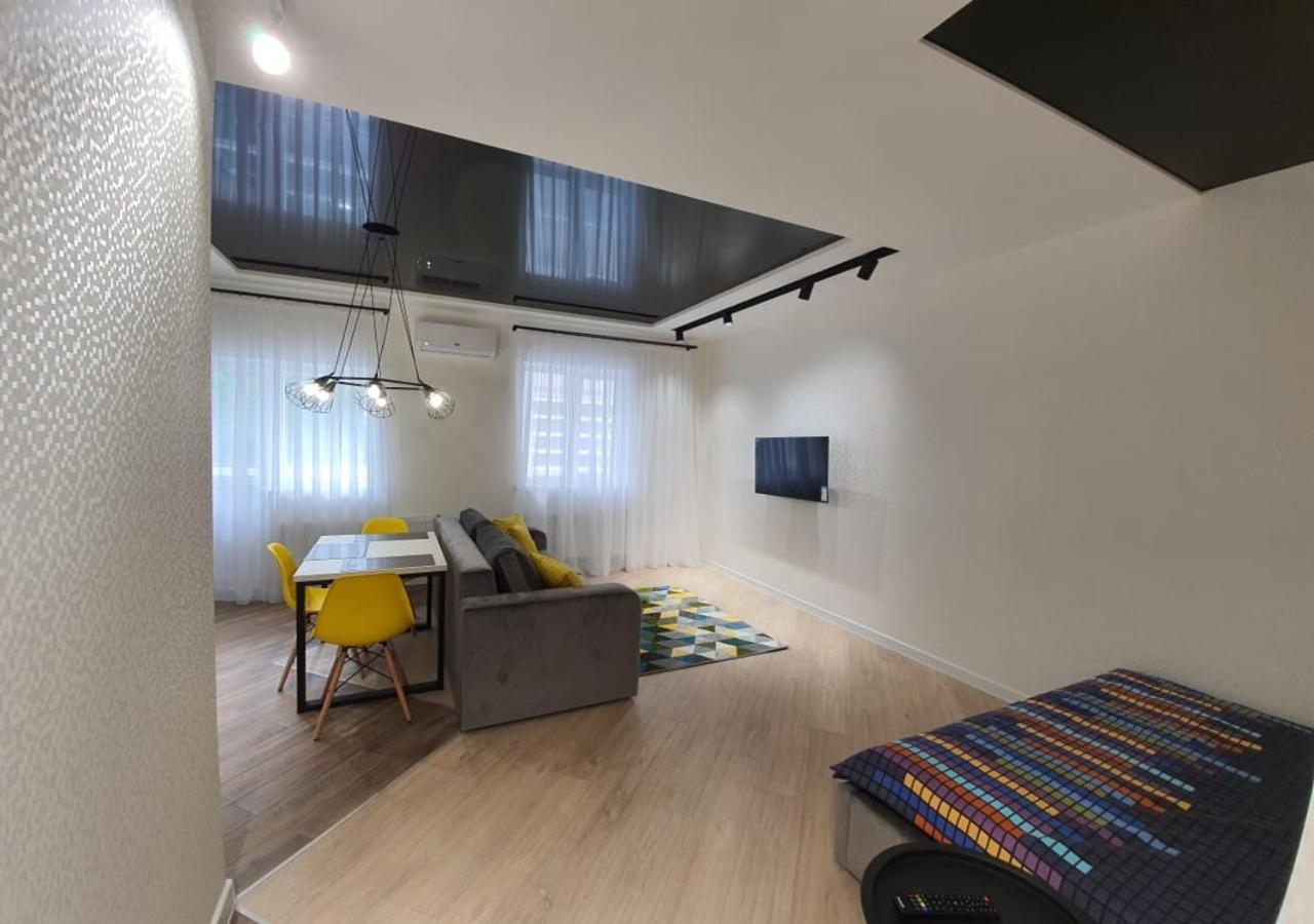 New Lux Apartment 2020 Kharkiv Bagian luar foto